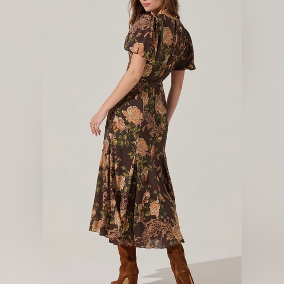 Astr the label Brown Floral Midi Dress - Picture 2 of 5